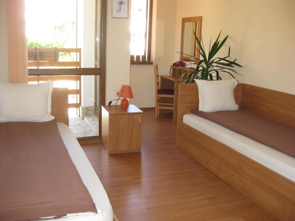 Family Hotel Veronika Dövlen Oda fotoğraf