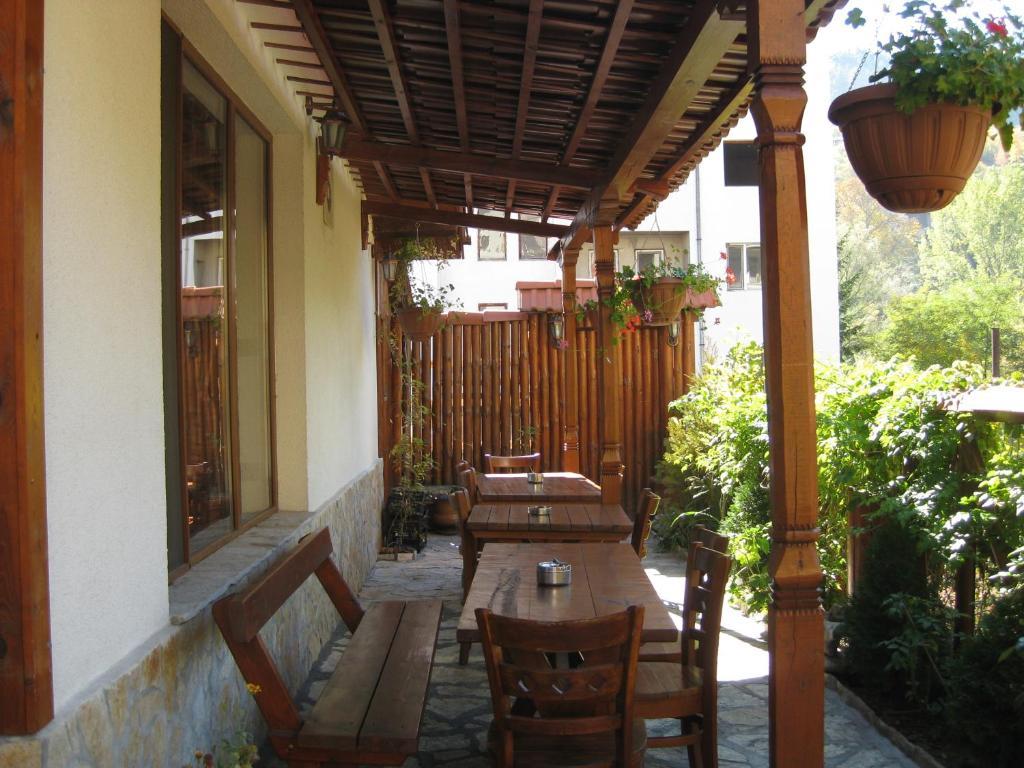 Family Hotel Veronika Dövlen Dış mekan fotoğraf