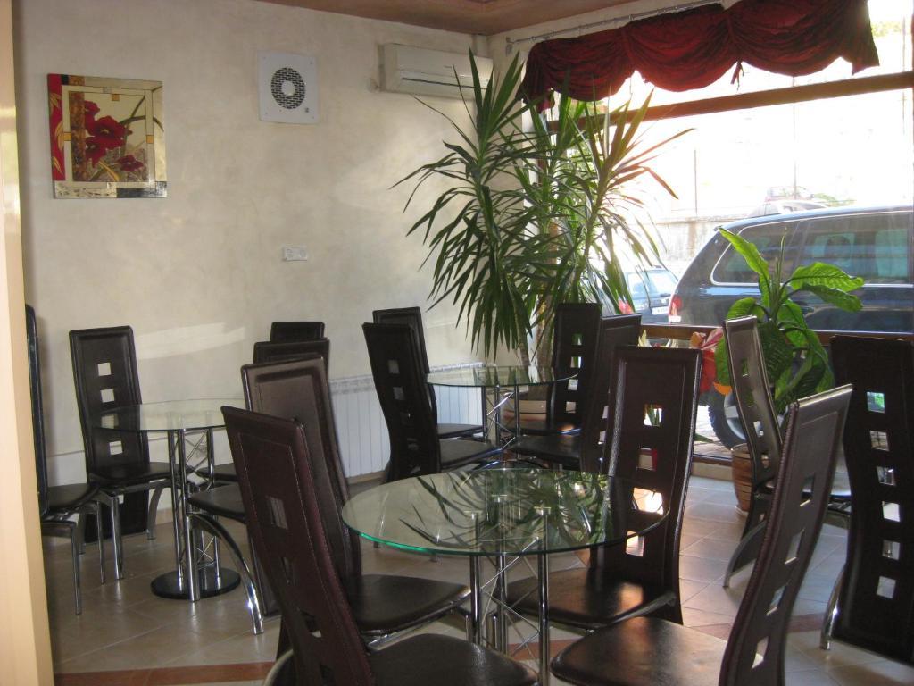Family Hotel Veronika Dövlen Dış mekan fotoğraf